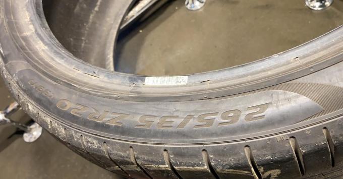 Pirelli P Zero PZ4 265/35 R20 99Y