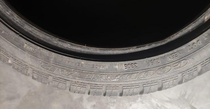 Goodyear UltraGrip Performance 225/40 R18 92V