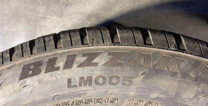 Bridgestone Blizzak LM-005 235/55 R19 105V