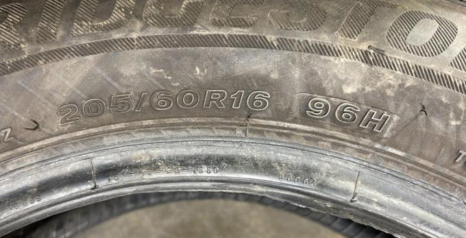 Bridgestone Blizzak LM-001 205/60 R16 96H