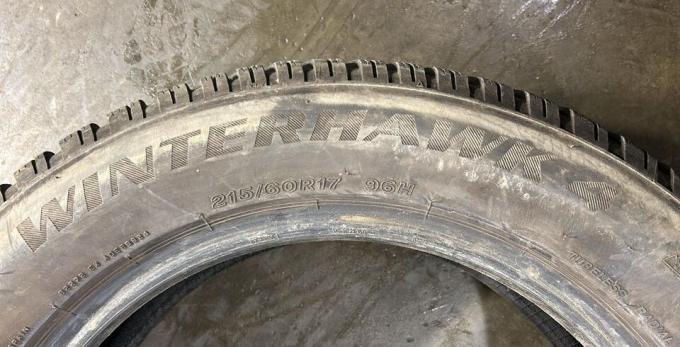 Firestone Winterhawk 4 215/60 R17 96H