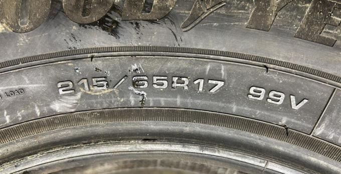 Goodyear UltraGrip Performance+ SUV 215/65 R17 99V