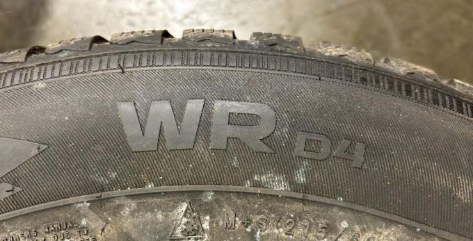 Nokian Tyres WR D4 215/60 R16 99H