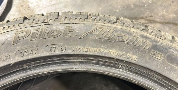 Michelin Pilot Alpin PA4 225/45 R18 95V