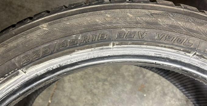 Yokohama W.Drive V905 225/45 R18 95V