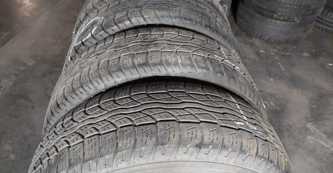 Bridgestone Dueler H/T D687 235/60 R16 100H