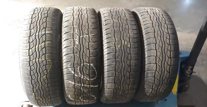 Bridgestone Dueler H/T D687 235/60 R16 100H