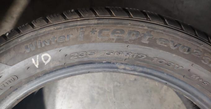 Hankook Winter I'Cept Evo2 W320A SUV 235/50 R19 103V