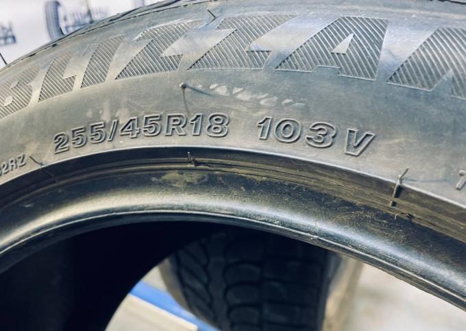 Bridgestone Blizzak LM-32 255/45 R18 103V