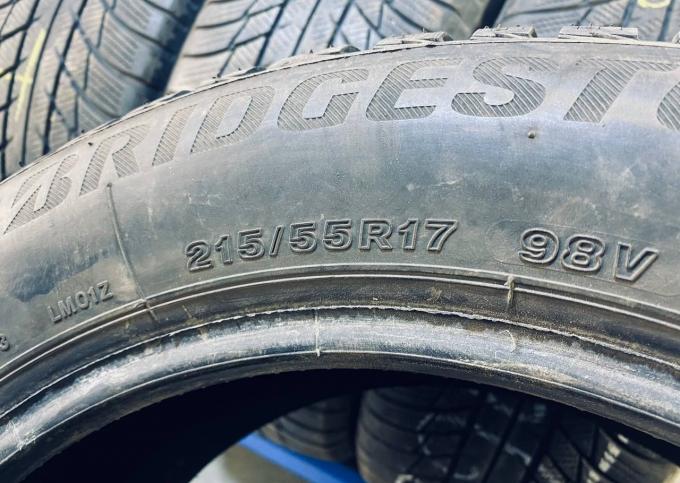 Bridgestone Blizzak LM-001 215/55 R17 94V