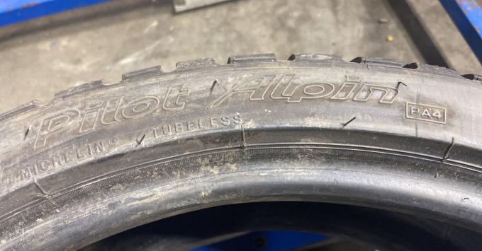 Michelin Pilot Alpin PA4 225/35 R19 88W