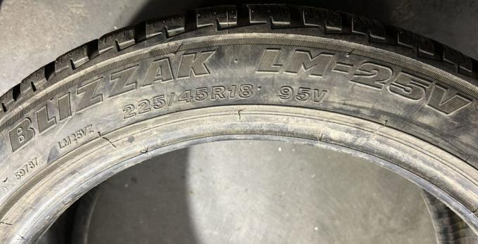 Bridgestone Blizzak LM-25 225/45 R18 95V