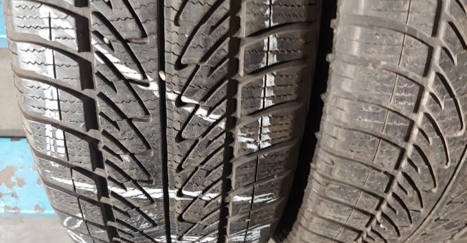 Goodyear UltraGrip 8 Performance 235/60 R16 100H