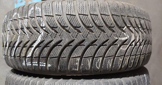 Michelin Alpin A4 215/45 R16 90H