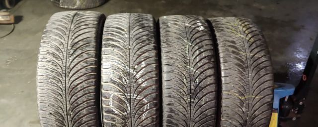 Goodyear Vector 4Seasons Gen-2 SUV 235/45 R19 99V