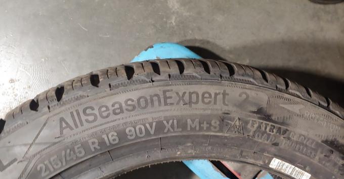 Uniroyal AllSeasonExpert 2 215/45 R16 90V