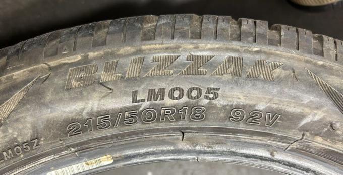 Bridgestone Blizzak LM-005 215/50 R18 92V