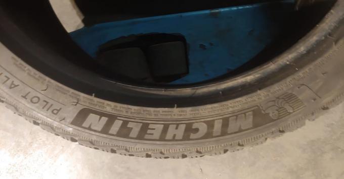 Michelin Pilot Alpin 5 235/40 R18 95V