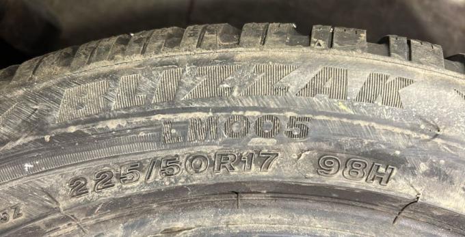 Bridgestone Blizzak LM-005 225/50 R17 98H