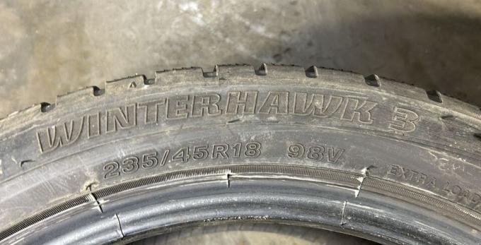 Firestone Winterhawk 3 235/45 R18 98V