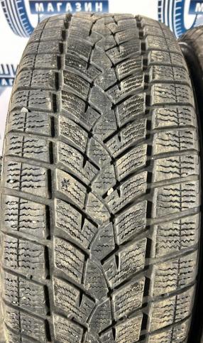 Goodyear UltraGrip Performance+ SUV 215/60 R17 96H