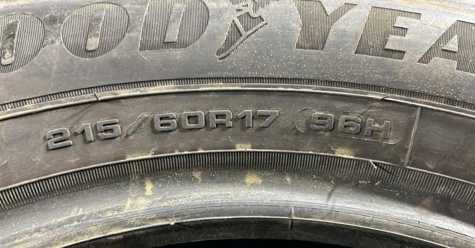 Goodyear UltraGrip Performance+ SUV 215/60 R17 96H