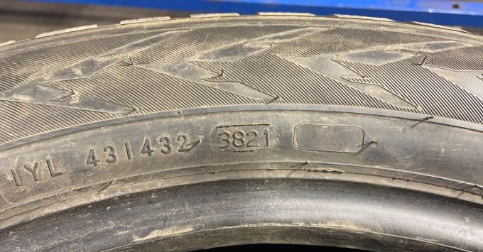 Nokian Tyres WR Snowproof 235/50 R19 99V