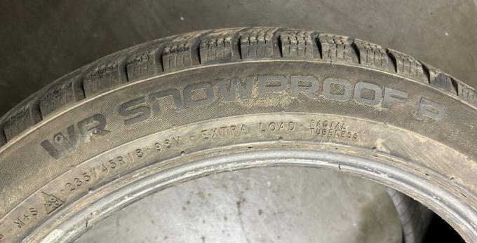 Nokian Tyres WR Snowproof P 235/45 R18 98V