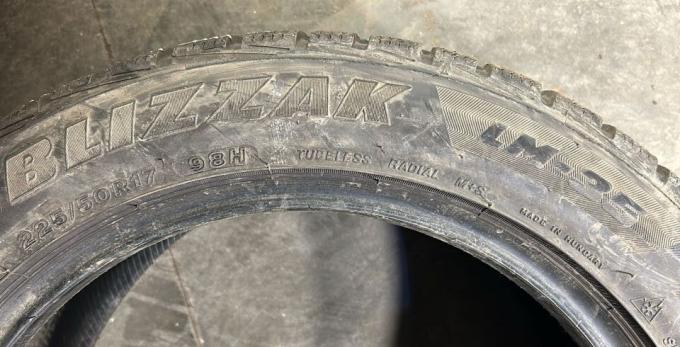 Bridgestone Blizzak LM-32 225/50 R17 98H