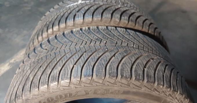 Goodyear Vector 4Seasons Gen-2 225/45 R17 94V