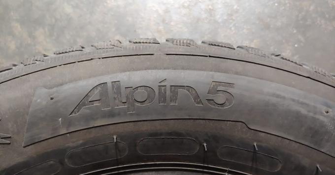 Michelin Alpin 5 215/60 R16 99H