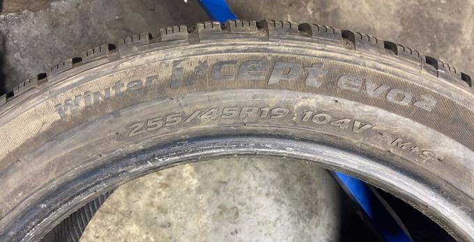 Hankook Winter I'Cept Evo2 W320 255/45 R19 104V