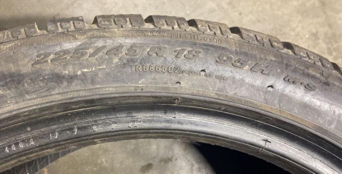 Pirelli Winter Sottozero 210 225/45 R18 95H