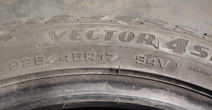 Goodyear Vector 4Seasons Gen-2 225/45 R17 94V