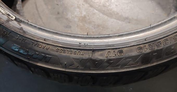 Bridgestone Blizzak LM-32 235/35 R19 91V