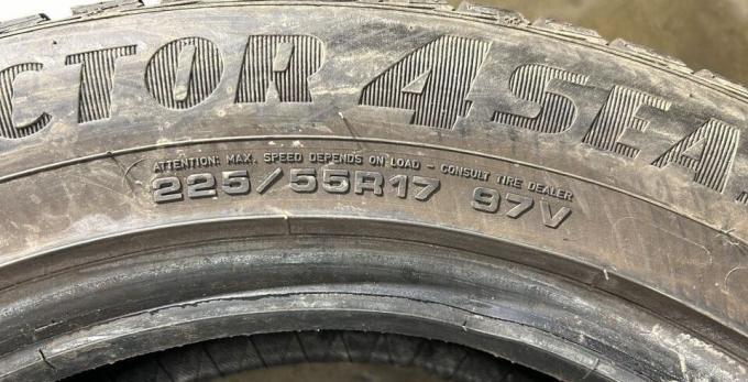 Goodyear Vector 4Seasons Gen-2 225/55 R17 97V