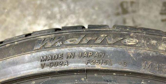 Yokohama W.Drive V902A 215/40 R18 85V