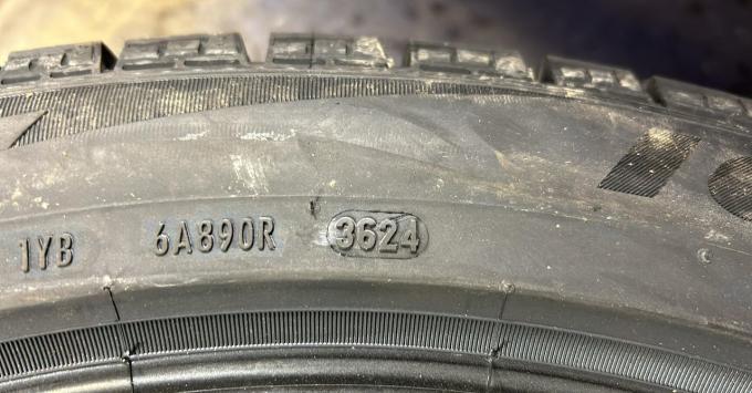 Pirelli Ice Zero FR 255/45 R20 105H