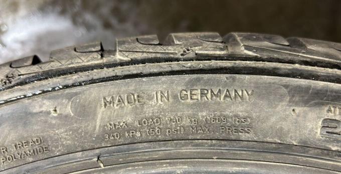 Goodyear UltraGrip Performance Gen-1 245/40 R18 97V