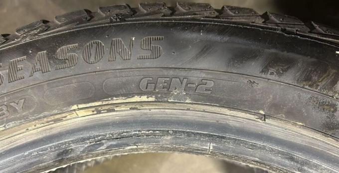 Goodyear Vector 4Seasons Gen-2 235/45 R18 98Y