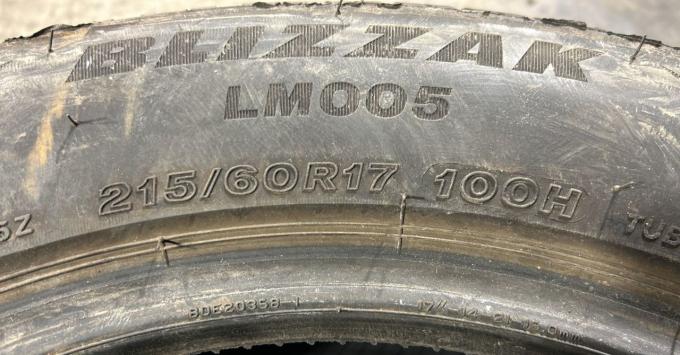 Bridgestone Blizzak LM-005 215/60 R17 96H