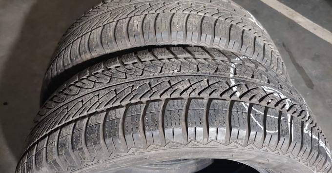 Goodyear UltraGrip 8 Performance 235/60 R16 100H