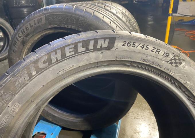 Michelin Pilot Sport 4 265/45 R19 105Y