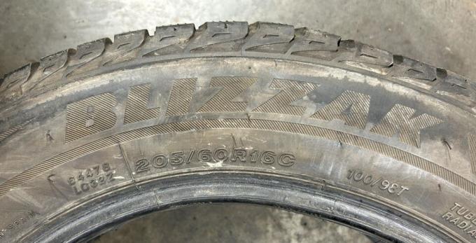 Bridgestone Blizzak LM-32C 205/60 R16C 100T