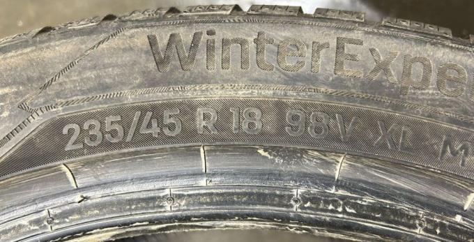 Uniroyal WinterExpert 235/45 R18 98V