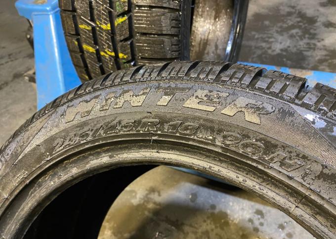 Pirelli Winter 210 Snowsport 245/45 R18 96H