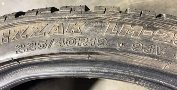 Bridgestone Blizzak LM-25 225/40 R19 93V