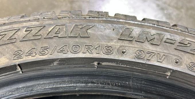 Bridgestone Blizzak LM-25 245/40 R18 97V