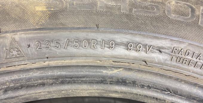 Nokian Tyres WR Snowproof 235/50 R19 99V