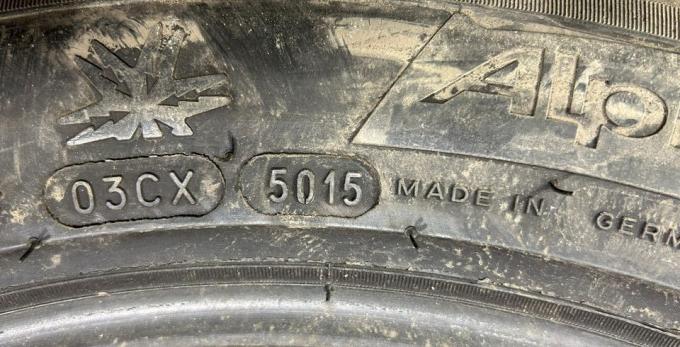 Michelin Alpin 5 215/55 R17 98V